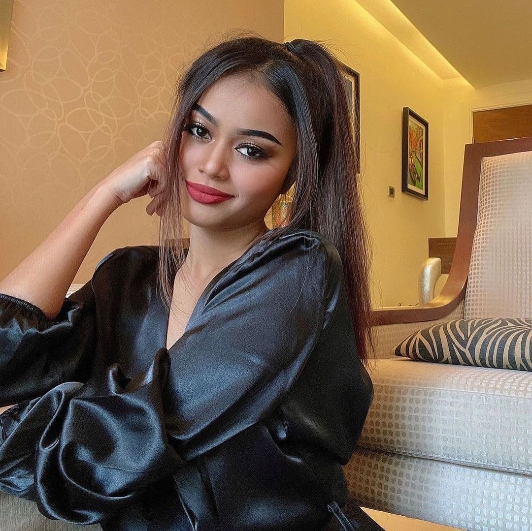 VIP Russian Escorts in Delhi